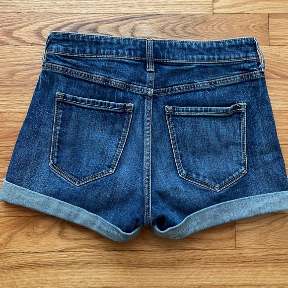 Old Navy High Rise Distressed Shorts Size 4 - Picture 4 of 5